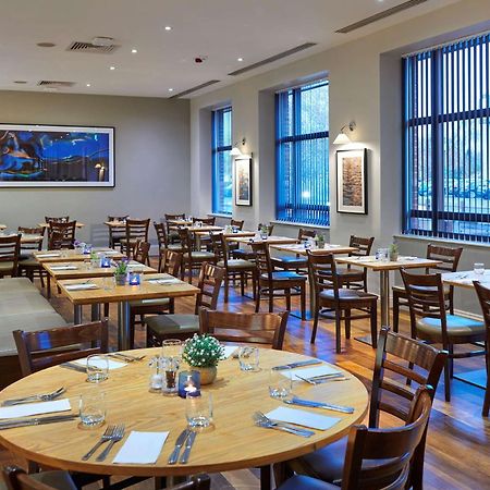 Doubletree By Hilton Swindon Hotel Exterior photo